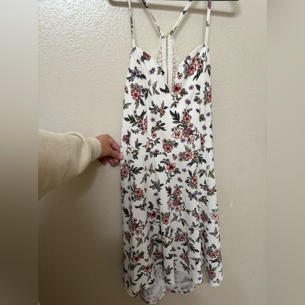Floral Spaghetti Strap backless w/ lace accents. Cottagecore, spring,summer, y2k